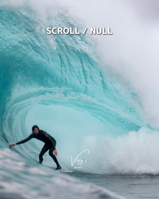 波乗りするサーファー