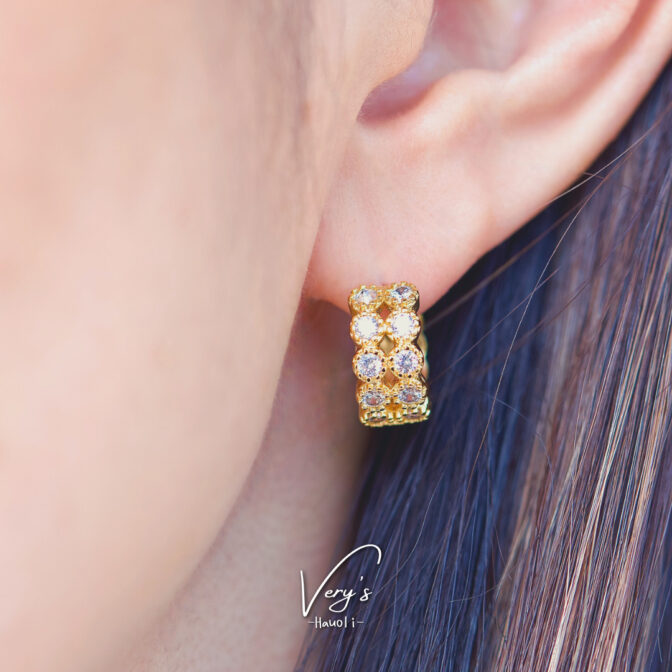 10 Stone Hoop Pierce