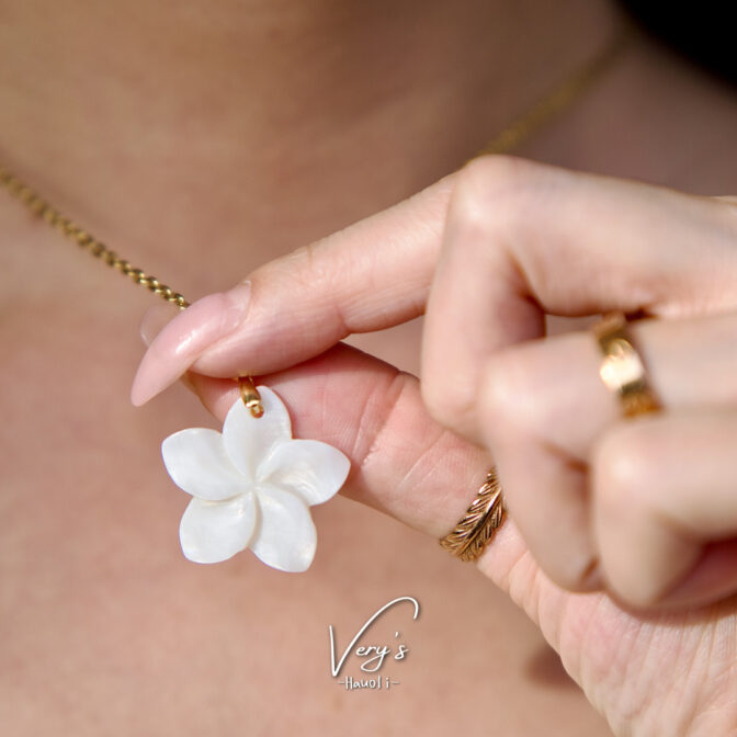 Plumeria Shell Necklace 25mm