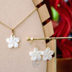 Plumeria Shell Necklace 25mm