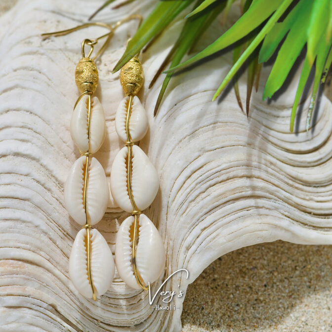 Triple Cowrie Shell Pierce