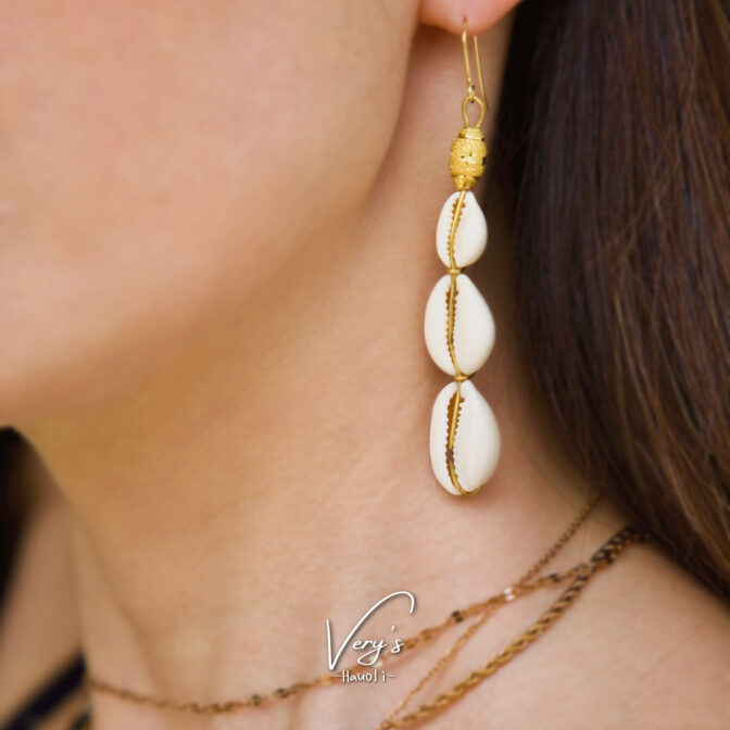 Triple Cowrie Shell Pierce