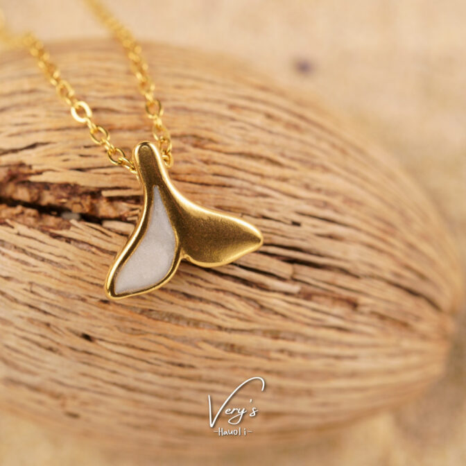 Half Color Whale Tail Necklace