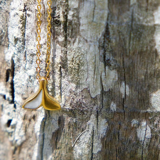 Half Color Whale Tail Necklace
