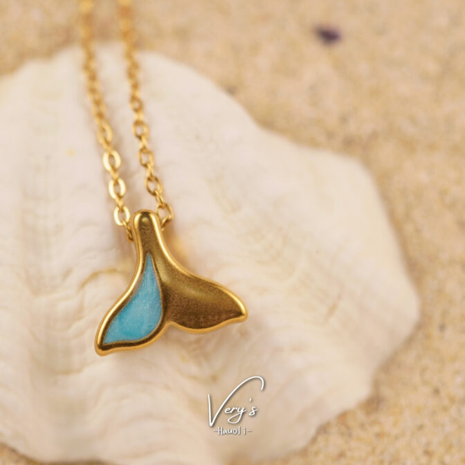 Half Color Whale Tail Necklace