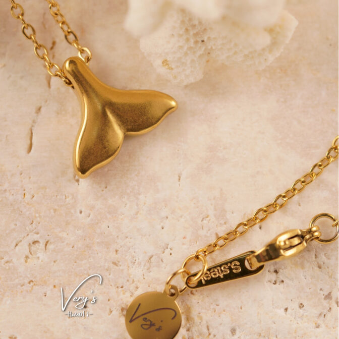 Half Color Whale Tail Necklace