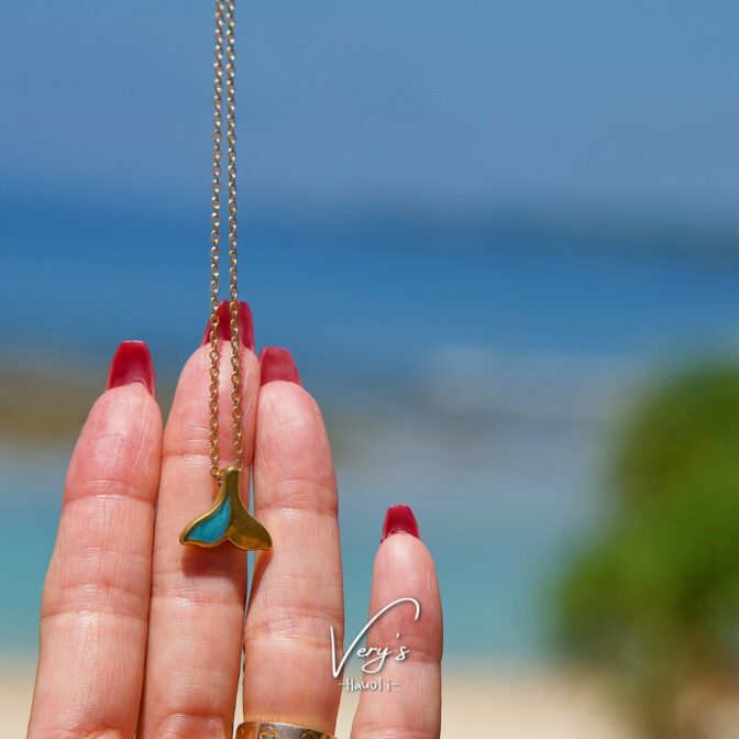 Half Color Whale Tail Necklace