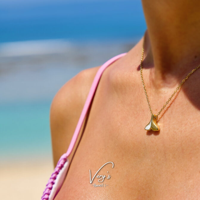 Half Color Whale Tail Necklace